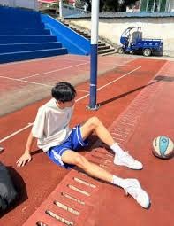 利物浦vs利兹首发：萨拉赫连续三场替补，埃基蒂克、维尔茨先发